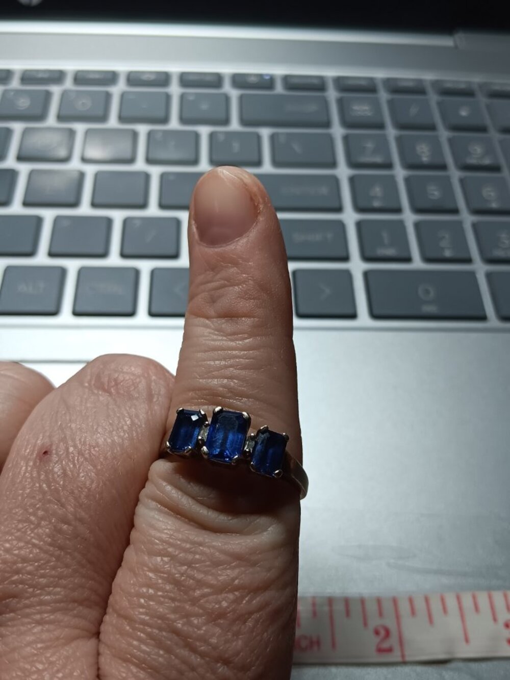 Vintage 10K Gold Layered Three-Stone Sapphire Ring – Size 10 Emerald Cut Trilogy - Picture 4 of 9